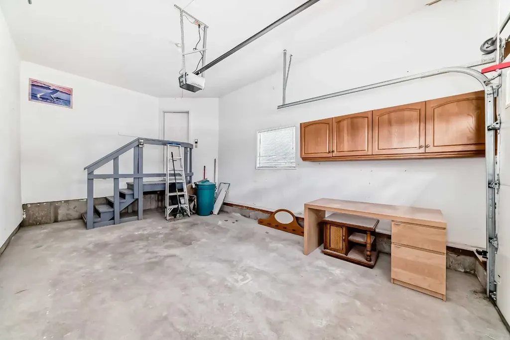 36 Woodside Close NW Airdrie AB T4B 2C8