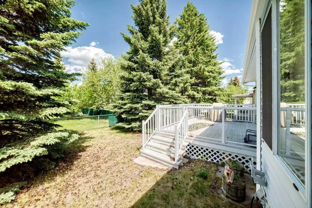 36 Woodside Close NW Airdrie AB T4B 2C8