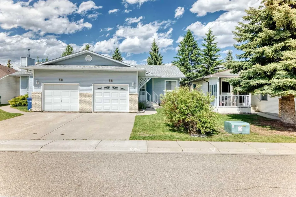 36 Woodside Close NW Airdrie AB T4B 2C8