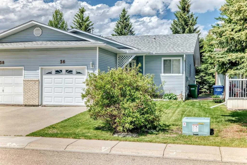 36 Woodside Close NW Airdrie AB T4B 2C8