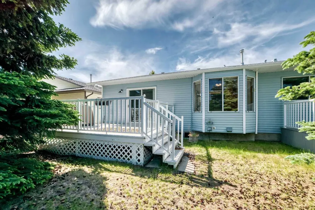 36 Woodside Close NW Airdrie AB T4B 2C8