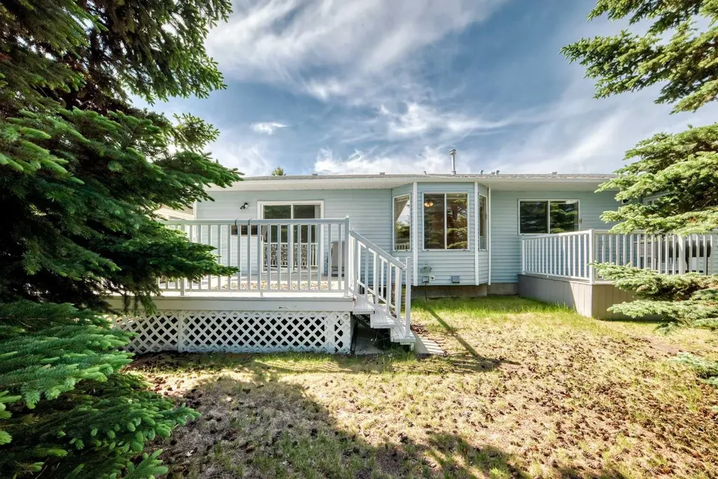 36 Woodside Close NW Airdrie AB T4B 2C8