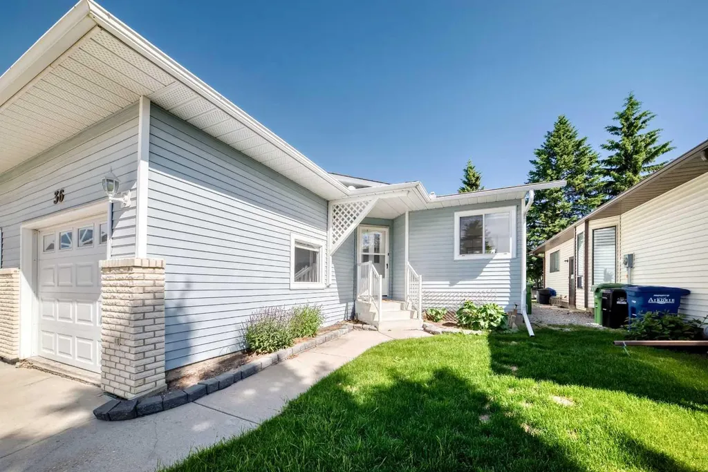 36 Woodside Close NW Airdrie AB T4B 2C8