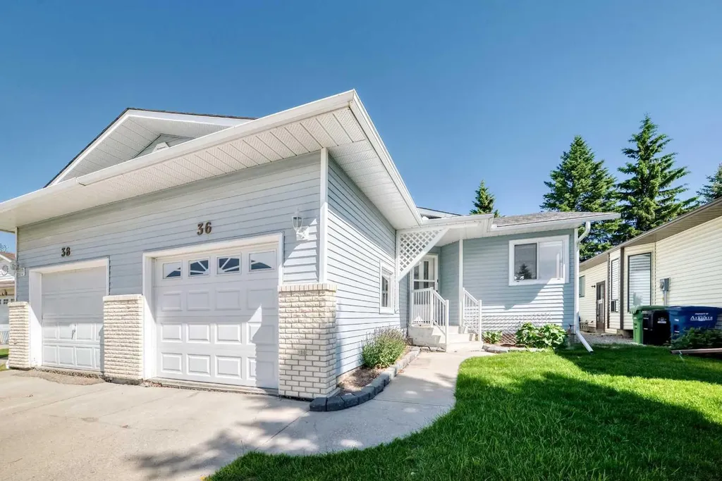 36 Woodside Close NW Airdrie AB T4B 2C8