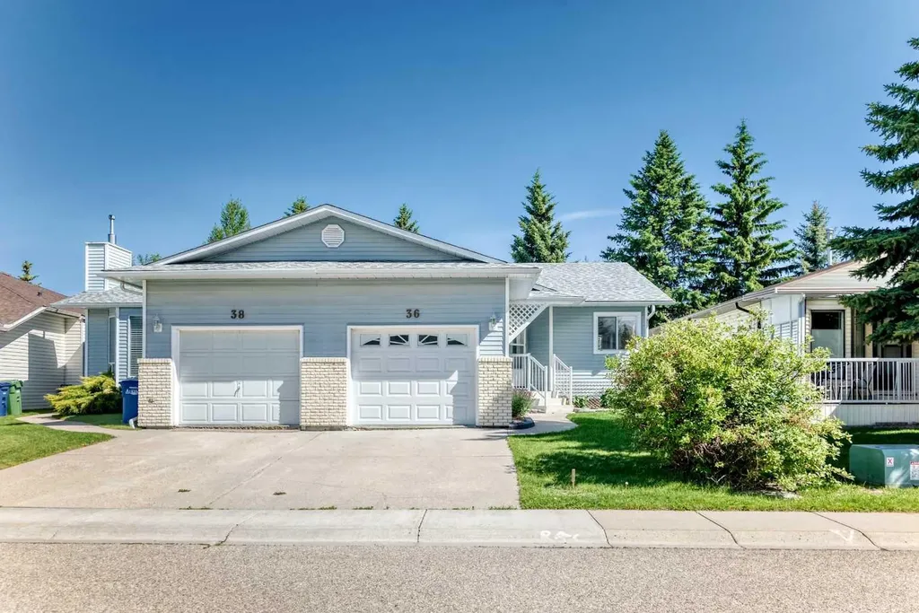 36 Woodside Close NW Airdrie AB T4B 2C8