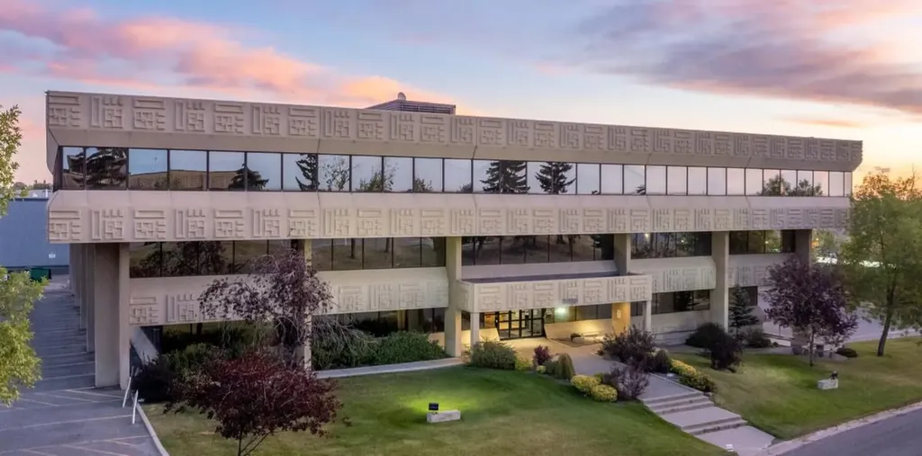 3016 5 Avenue NE Calgary AB T2A 6K4