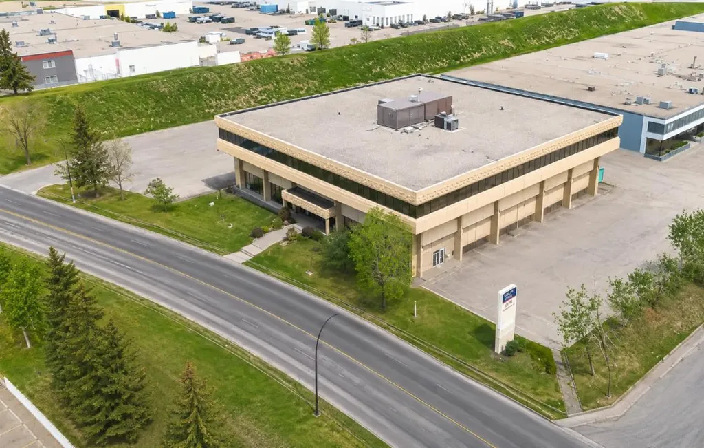 3016 5 Avenue NE Calgary AB T2A 6K4