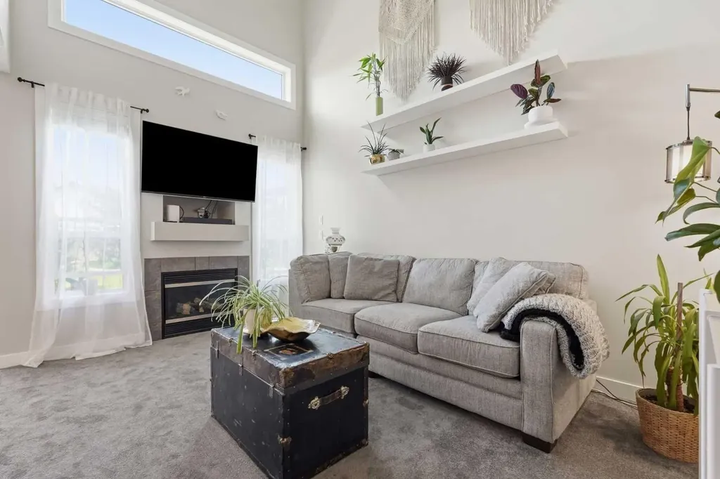 121 Canoe Square SW Airdrie AB T4B 2N7