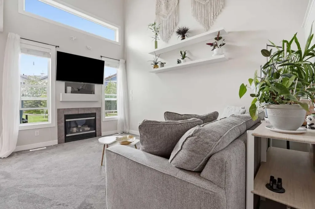121 Canoe Square SW Airdrie AB T4B 2N7