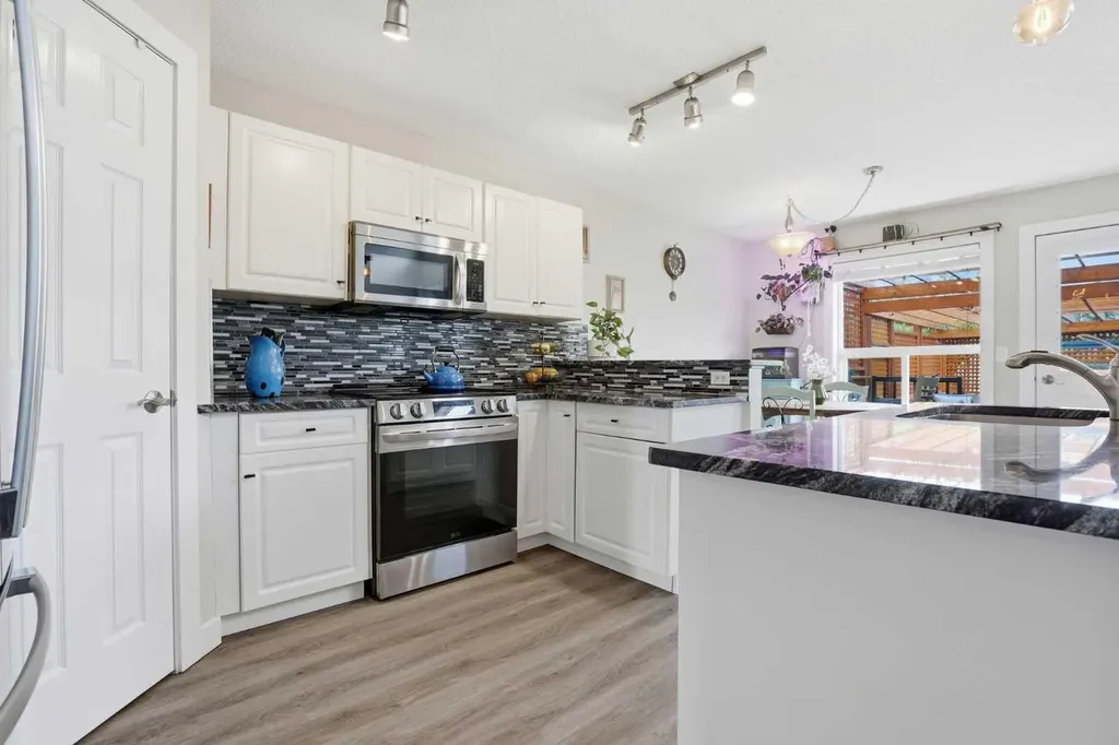 121 Canoe Square SW Airdrie AB T4B 2N7
