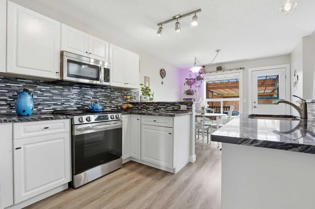 121 Canoe Square SW Airdrie AB T4B 2N7