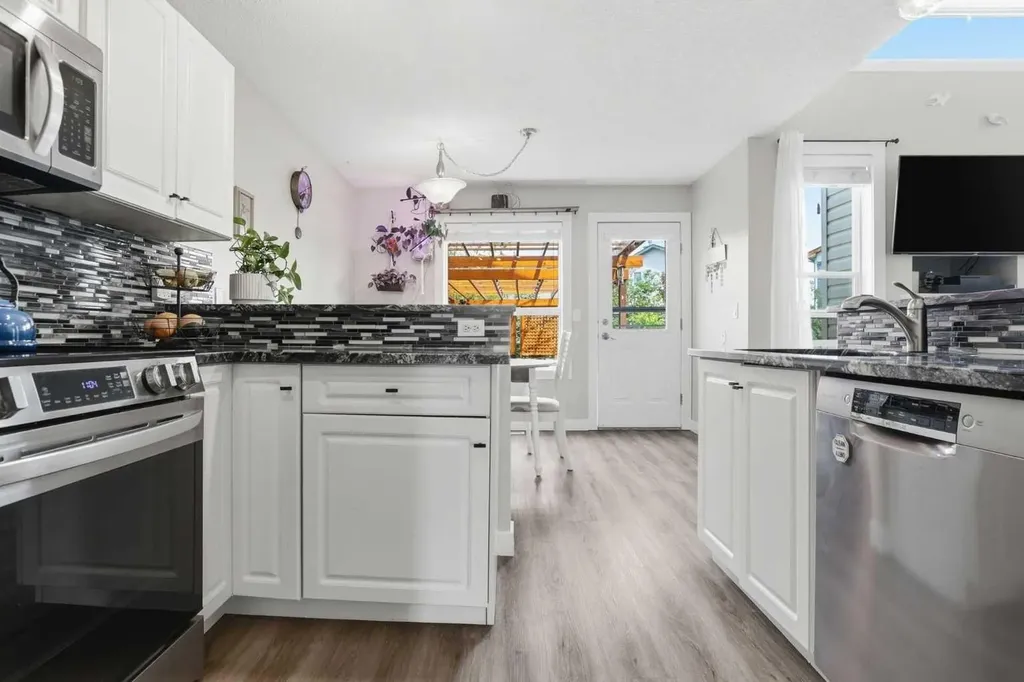121 Canoe Square SW Airdrie AB T4B 2N7