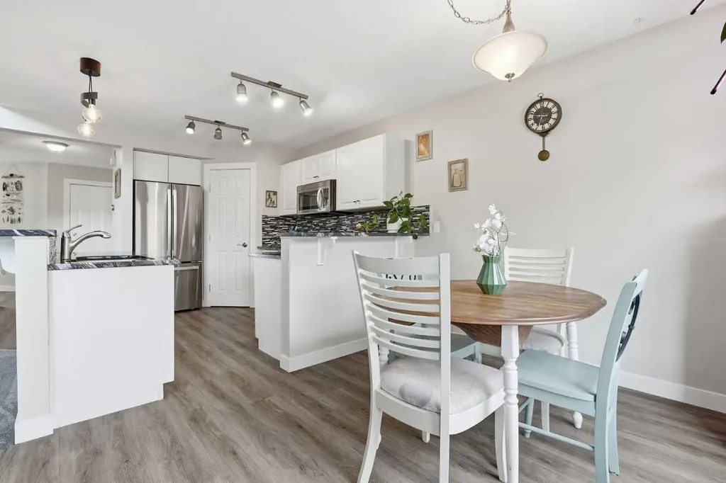 121 Canoe Square SW Airdrie AB T4B 2N7