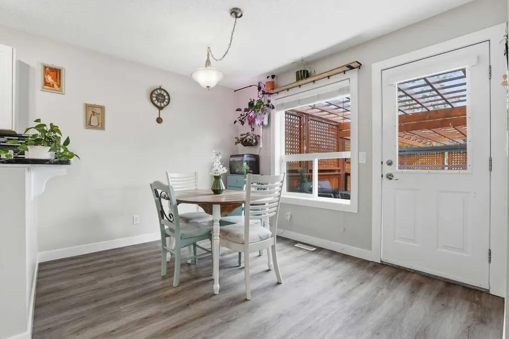 121 Canoe Square SW Airdrie AB T4B 2N7