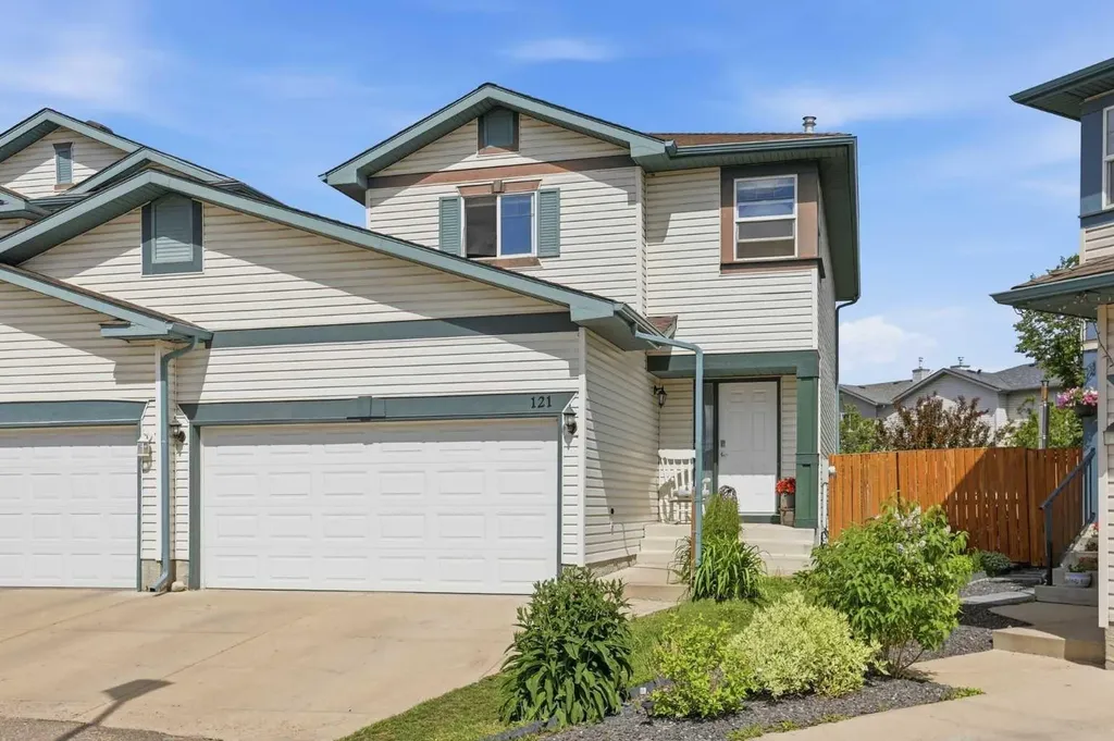 121 Canoe Square SW Airdrie AB T4B 2N7