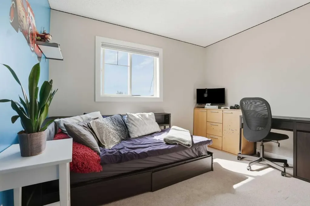 121 Canoe Square SW Airdrie AB T4B 2N7