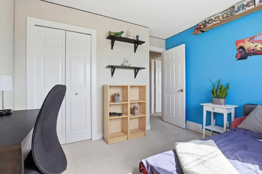 121 Canoe Square SW Airdrie AB T4B 2N7