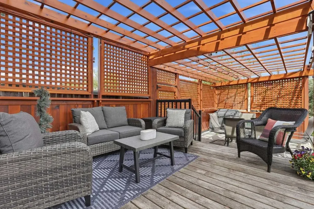 121 Canoe Square SW Airdrie AB T4B 2N7