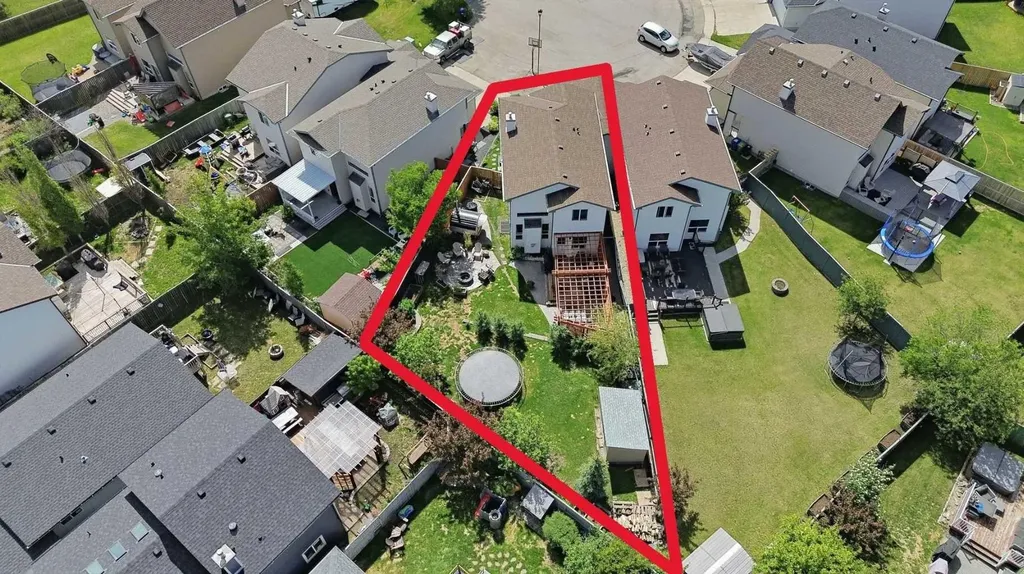 121 Canoe Square SW Airdrie AB T4B 2N7