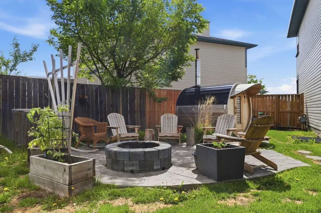 121 Canoe Square SW Airdrie AB T4B 2N7