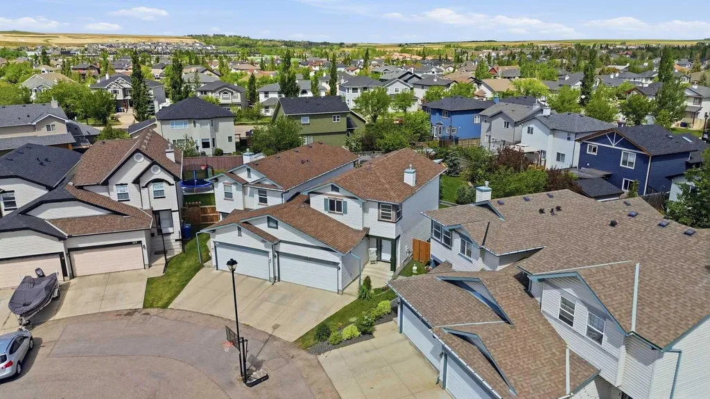 121 Canoe Square SW Airdrie AB T4B 2N7