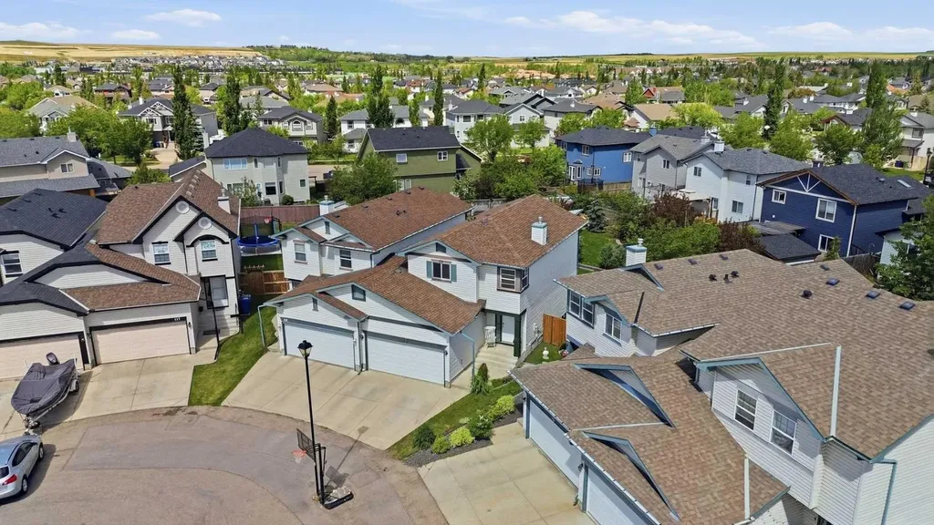 121 Canoe Square SW Airdrie AB T4B 2N7