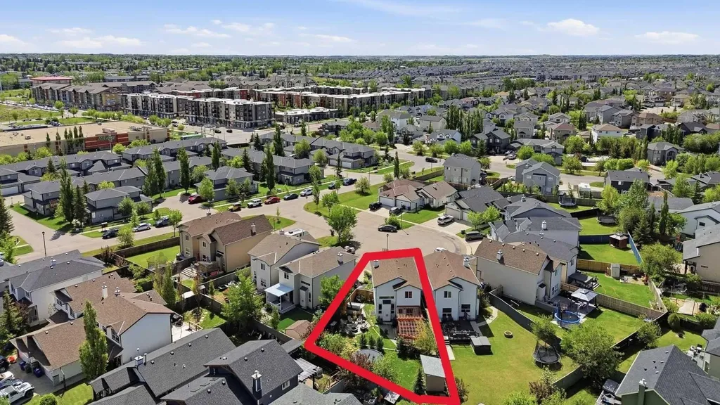 121 Canoe Square SW Airdrie AB T4B 2N7