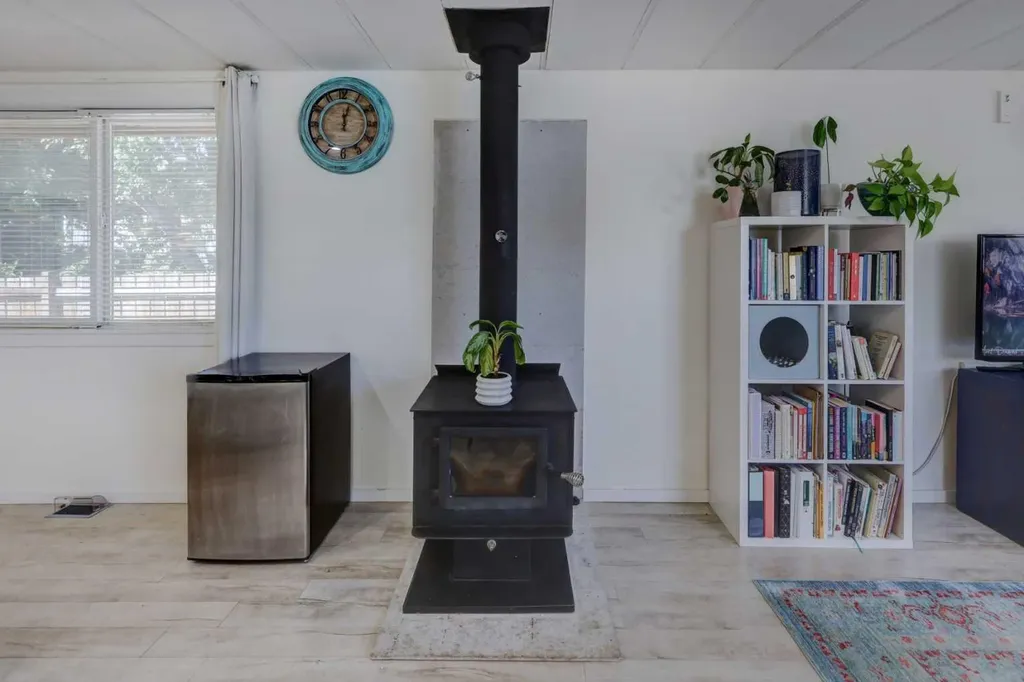 3223 83 Street NW Calgary AB T3N5M8