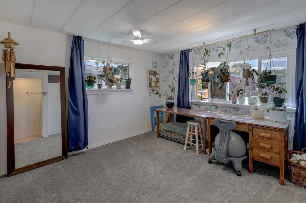 3223 83 Street NW Calgary AB T3B 5M8