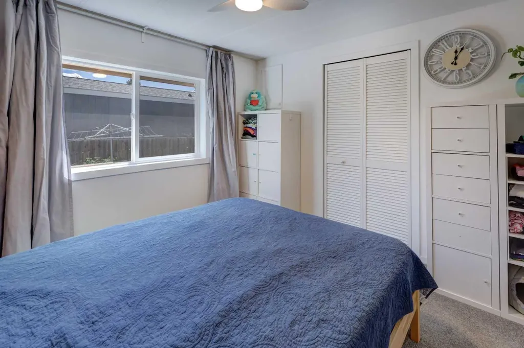 3223 83 Street NW Calgary AB T3B 5M8