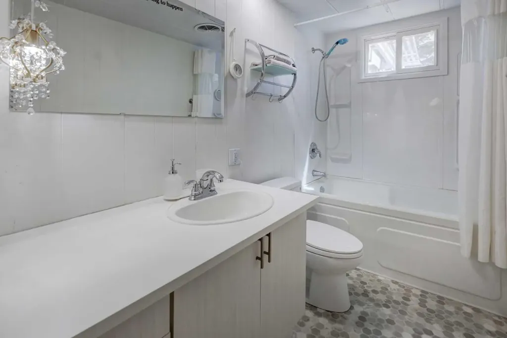 3223 83 Street NW Calgary AB T3B 5M8