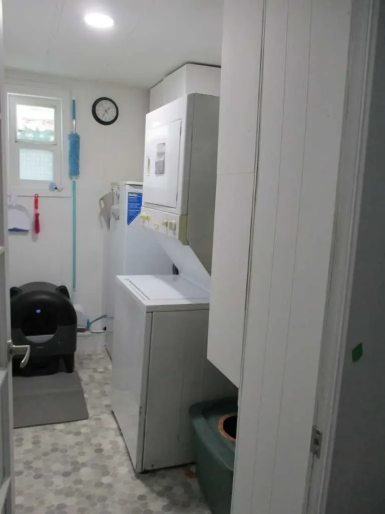 3223 83 Street NW Calgary AB T3B 5M8