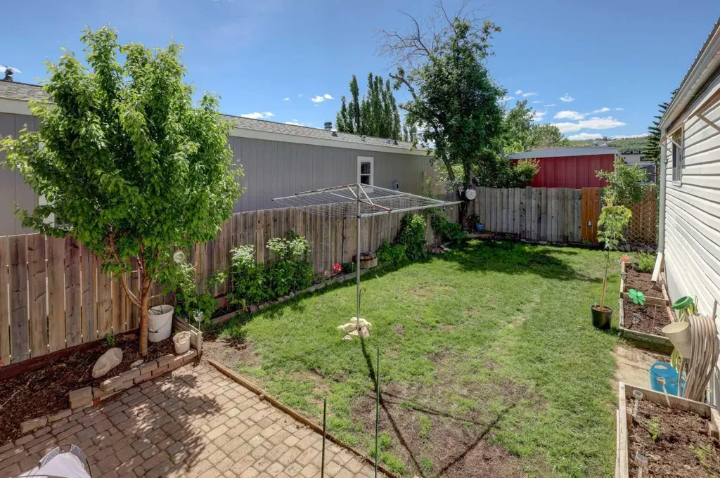 3223 83 Street NW Calgary AB T3B 5M8