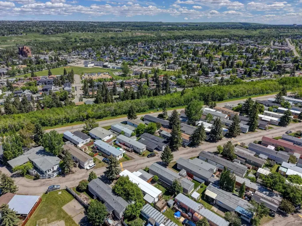 3223 83 Street NW Calgary AB T3N5M8