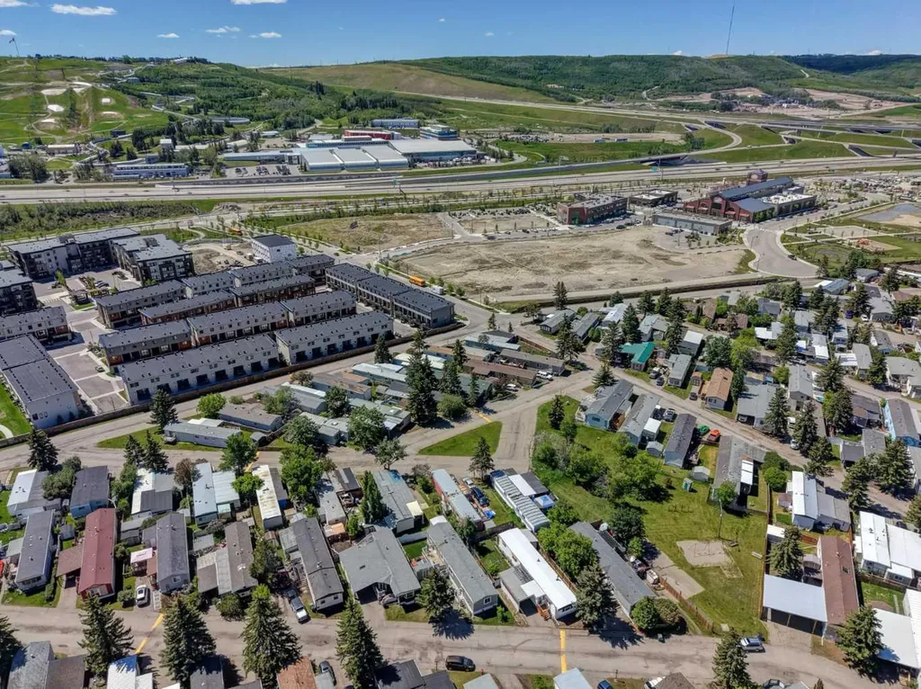 3223 83 Street NW Calgary AB T3N5M8