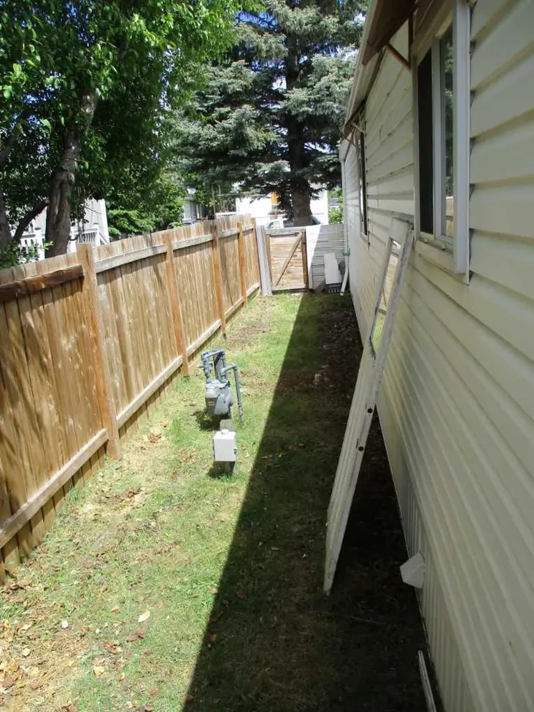 3223 83 Street NW Calgary AB T3N5M8