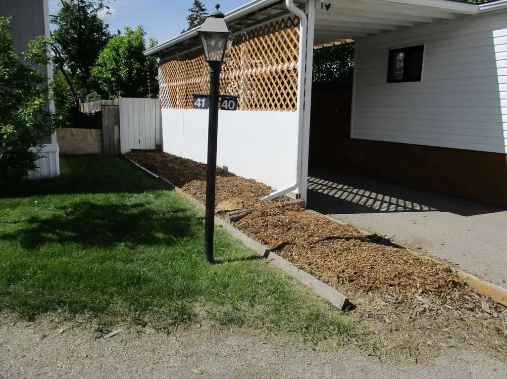 3223 83 Street NW Calgary AB T3B 5M8