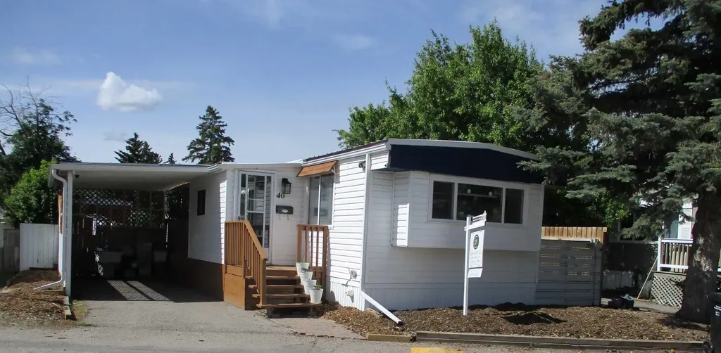 3223 83 Street NW Calgary AB T3N5M8