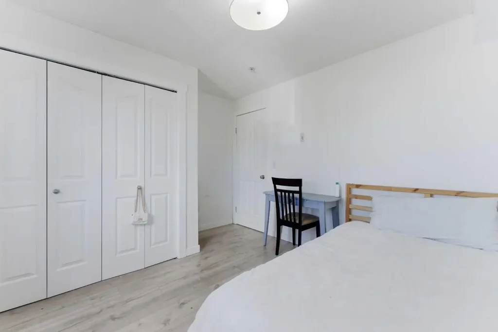 60 Panatella Street NW Calgary AB T3K 0M4
