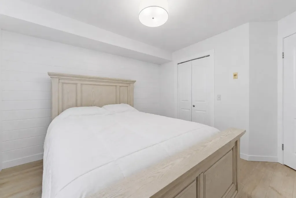 60 Panatella Street NW Calgary AB T3K 0M4