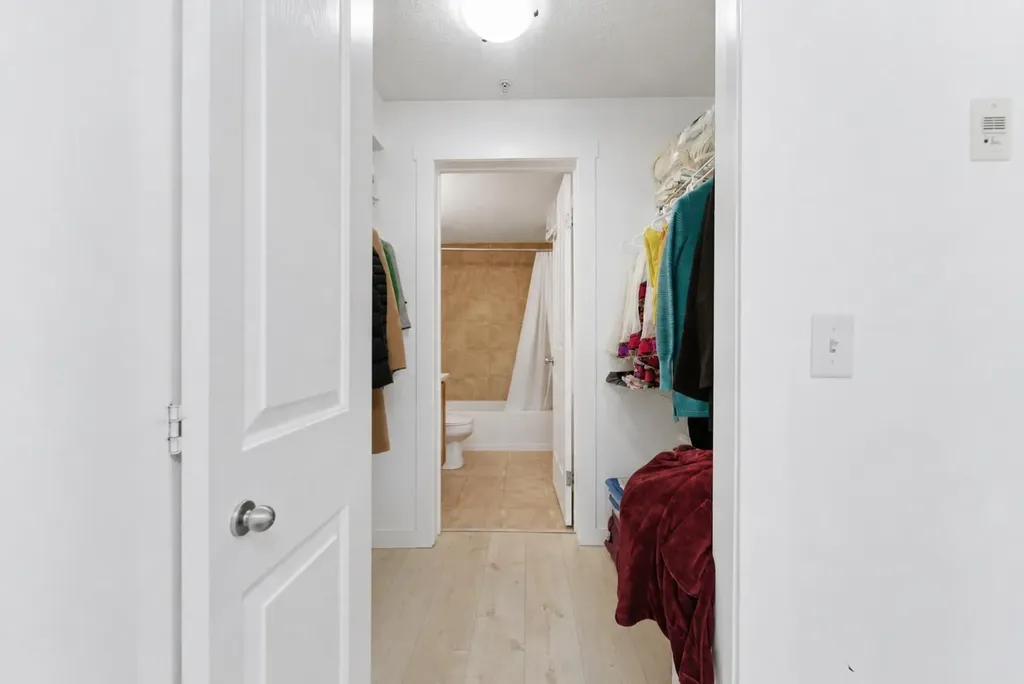 60 Panatella Street NW Calgary AB T3K 0M4