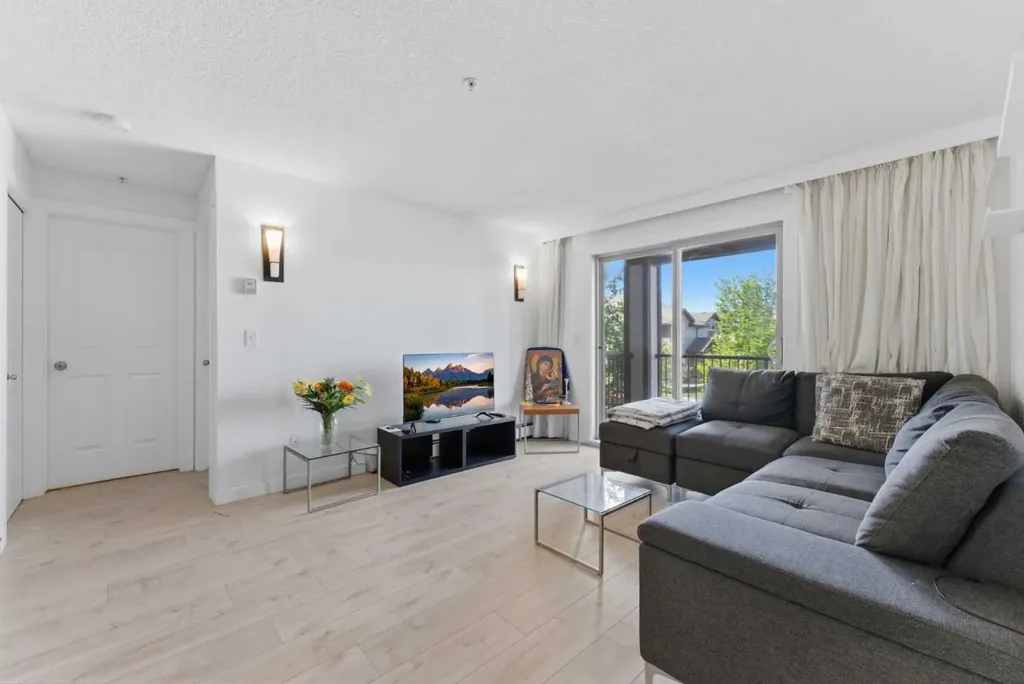 60 Panatella Street NW Calgary AB T3K 0M4