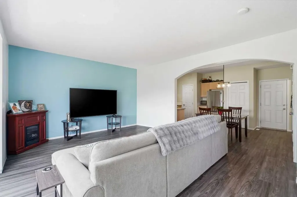 2 Hinshaw Drive Sylvan Lake AB T4S 2J2
