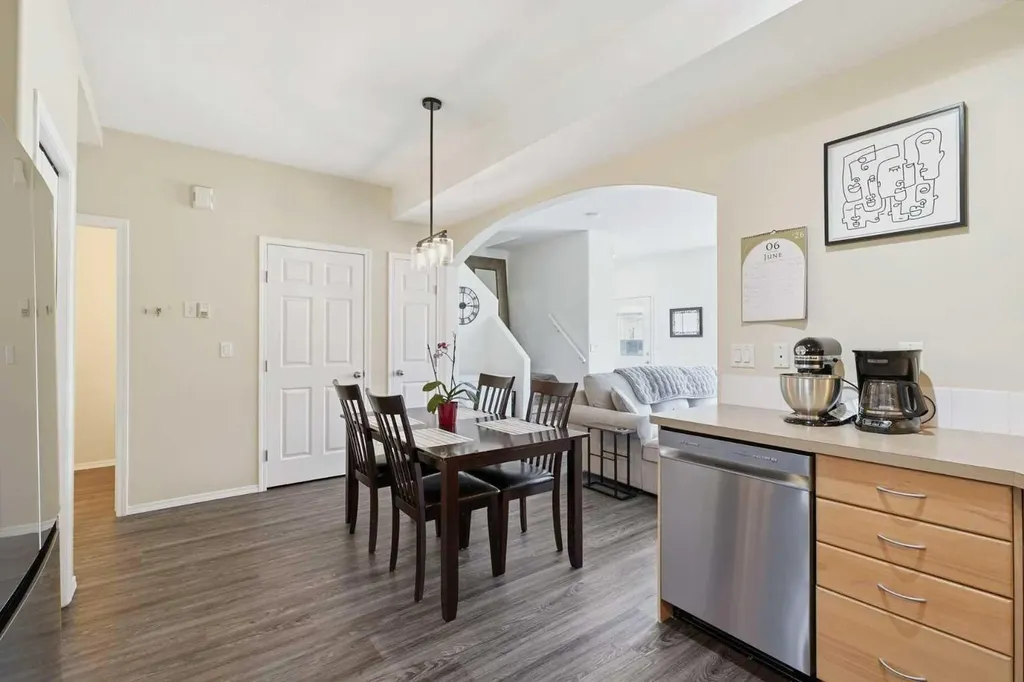 2 Hinshaw Drive Sylvan Lake AB T4S 2J2