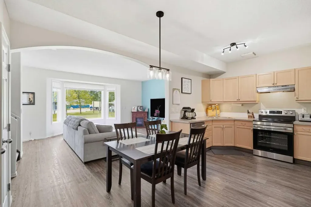 2 Hinshaw Drive Sylvan Lake AB T4S 2J2