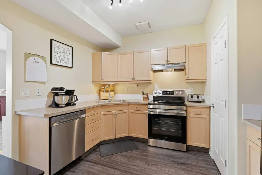 2 Hinshaw Drive Sylvan Lake AB T4S 2J2
