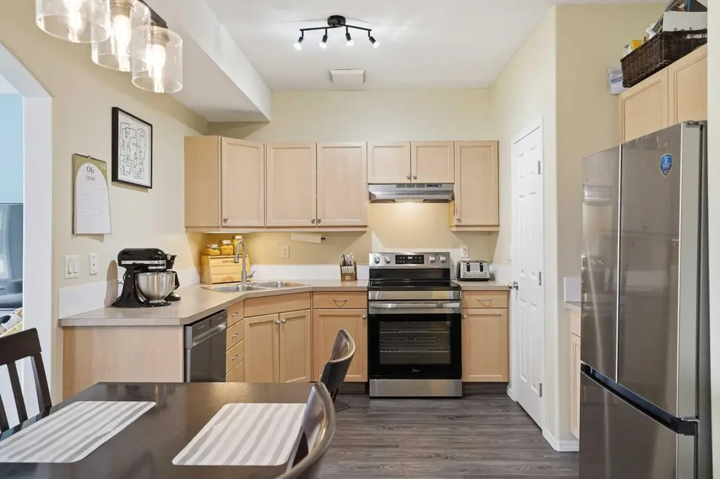 2 Hinshaw Drive Sylvan Lake AB T4S 2J2
