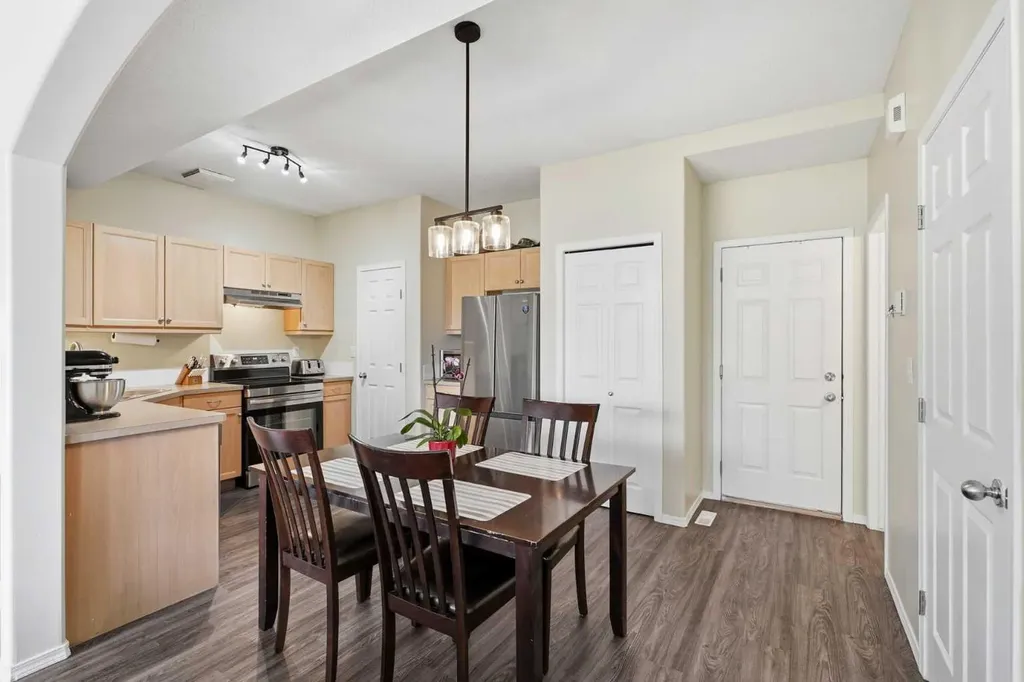 2 Hinshaw Drive Sylvan Lake AB T4S 2J2