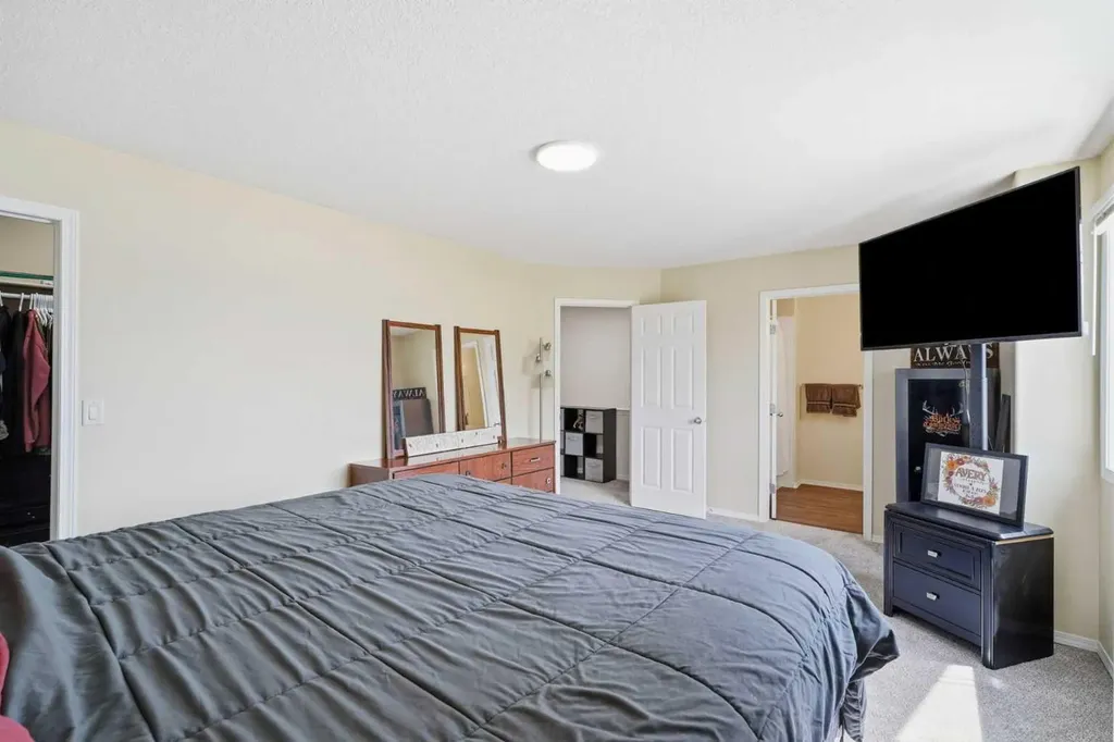 2 Hinshaw Drive Sylvan Lake AB T4S 2J2