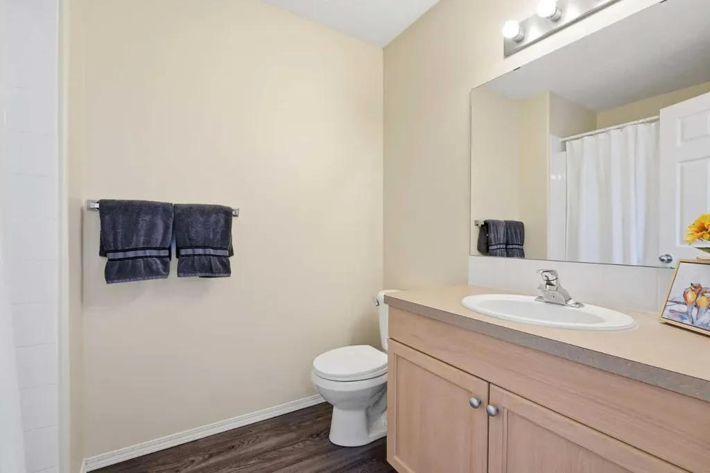 2 Hinshaw Drive Sylvan Lake AB T4S 2J2